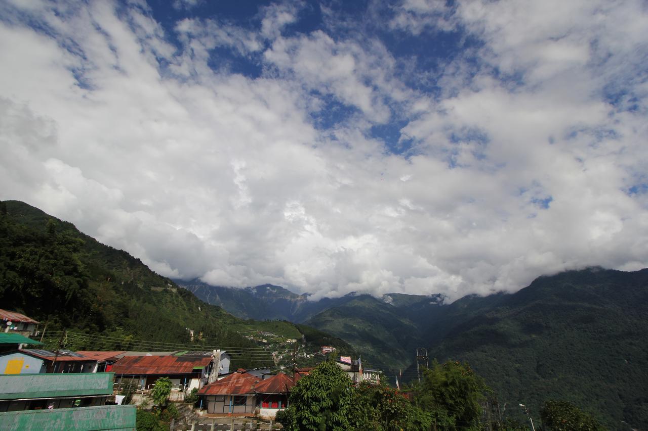 Hotel Tarayana Grand Gangtok Exteriör bild